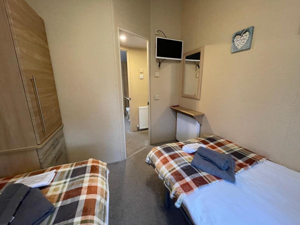 Luxury Lakeside Lodge L1 With Hot Tub Situated At Tattershall Lakes Country Park Extérieur photo